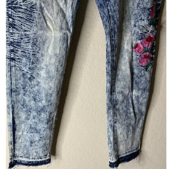 V.I.P Y2K Jeans Teen/Youth Size 16W Embroidered Floral Acid Wash Raw Hem Denim - Picture 9 of 12
